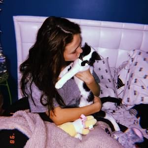 Meet your Posher, Madelyne